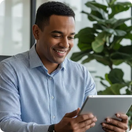 Profissional usando tablet