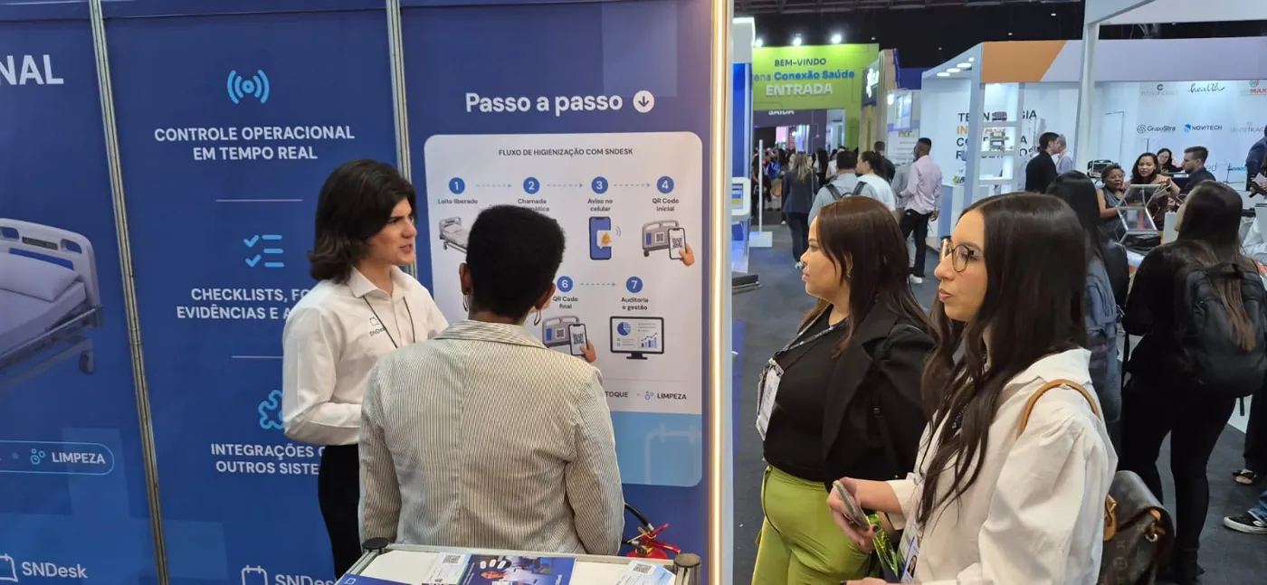 Apresentação do fluxo de higienização com SNDesk no estande